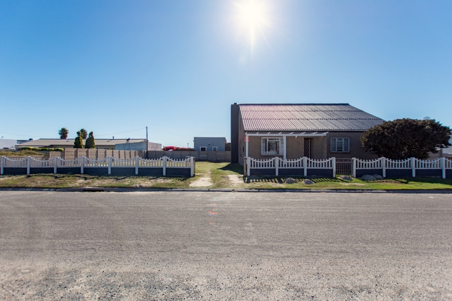 4 Bedroom Property for Sale in Middedorp Western Cape